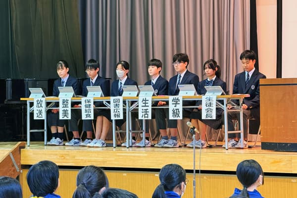 生徒総会が開催されている様子