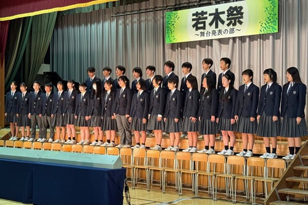 有志生徒による合唱の様子