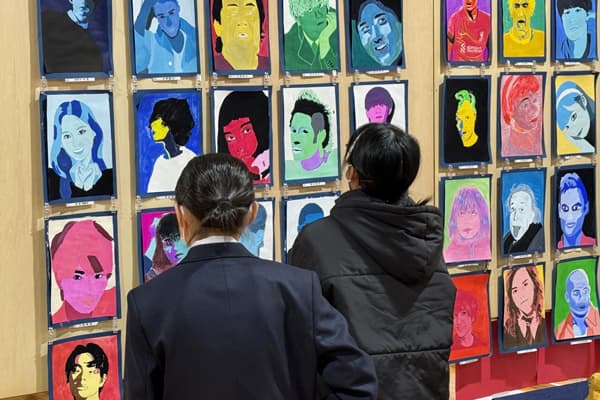若木祭展示見学の様子