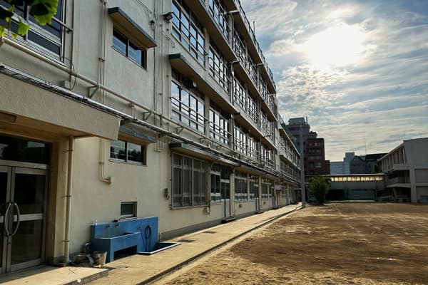 学校の校舎外観