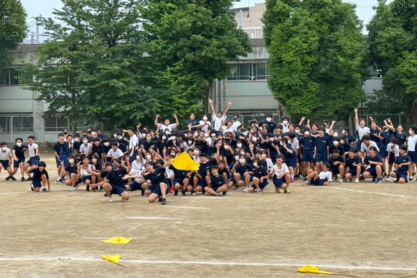 運動会でマスゲームを披露している様子