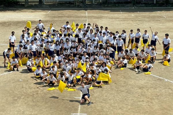 運動会でマスゲームを披露している様子