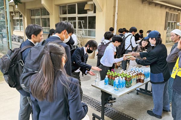 おやじの会主催で行われたバーベキューの様子